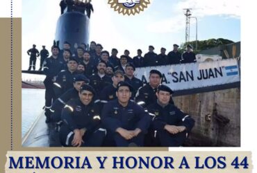 𝗛𝗼𝗻𝗿𝗮𝗺𝗼𝘀 𝗮 𝗹𝗼𝘀 𝟰𝟰 𝗵𝗲́𝗿𝗼𝗲𝘀 𝗱𝗲𝗹 𝗔𝗥𝗔 𝗦𝗮𝗻 𝗝𝘂𝗮𝗻, 𝗰𝘂𝘆𝗮 𝘃𝗮𝗹𝗲𝗻𝘁𝗶́𝗮 𝘀𝗶𝗴𝘂𝗲 𝗶𝗹𝘂𝗺𝗶𝗻𝗮𝗻𝗱𝗼 𝘀𝘂 𝗽𝗮𝘁𝗿𝘂𝗹𝗹𝗮 𝗲𝘁𝗲𝗿𝗻𝗮